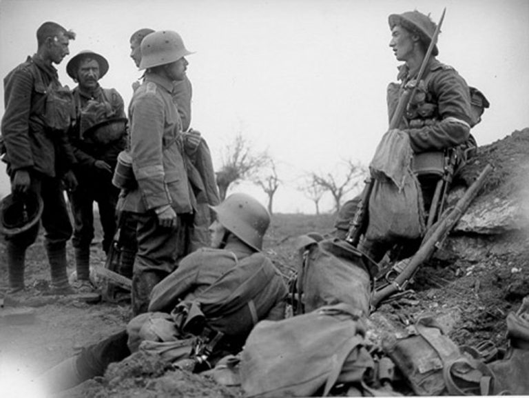 Tregua di Natale 1914. Amici degli acerrimi nemici