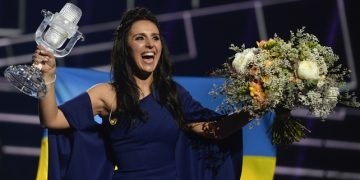 epaselect epa05306868 Ukraine's Jamala reacts after winning the 61st annual Eurovision Song Contest (ESC) at the Ericsson Globe Arena in Stockholm, Sweden, 14 May 2016. There were 26 finalists competing in the grand final.  EPA/MAJA SUSLIN SWEDEN OUT