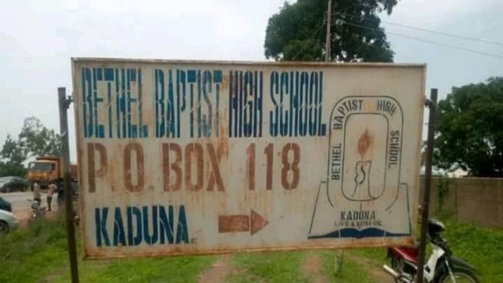 La scuola battista Bethel dove sono stati rapiti più di 100 studenti cristiani in Nigeria