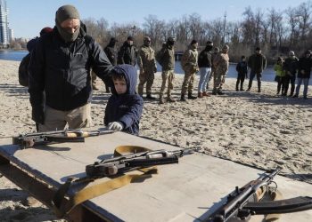 Esercitazioni militari per civili in Ucraina in vista dell'invasione da parte della Russia