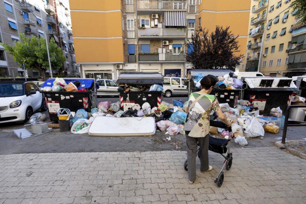 Emergenza Rifiuti Roma Nuove Assunzioni Scandaloso Tempi