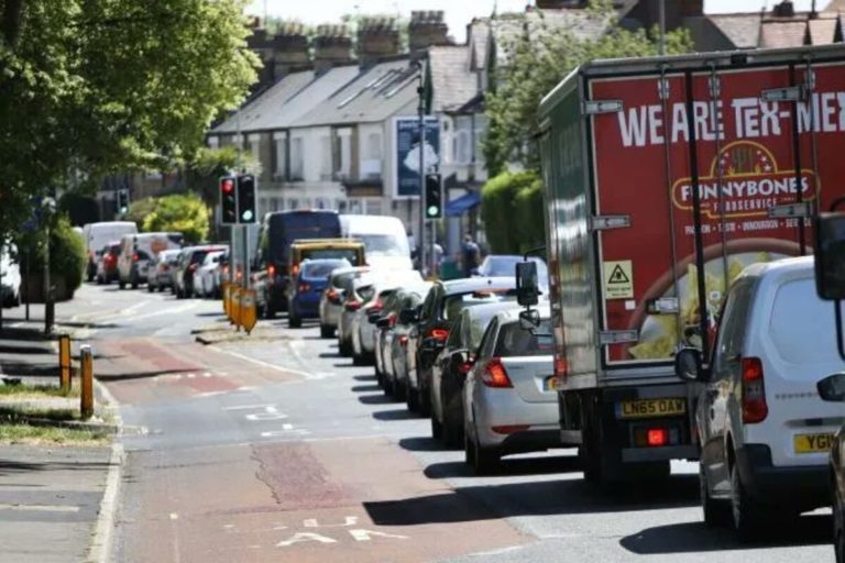 Per “salvare il clima” Oxford diventa «una Berlino Est green»