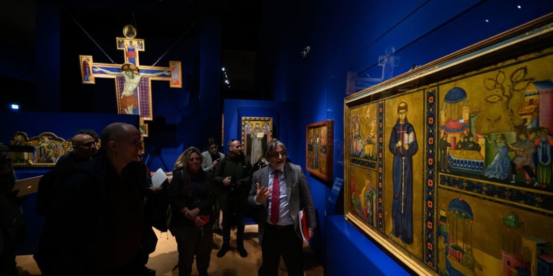 Una sala della mostra sul Maestro di San Francesco e sullo “stil novo” del Duecento umbro in corso alla Galleria Nazionale dell’Umbria a Perugia