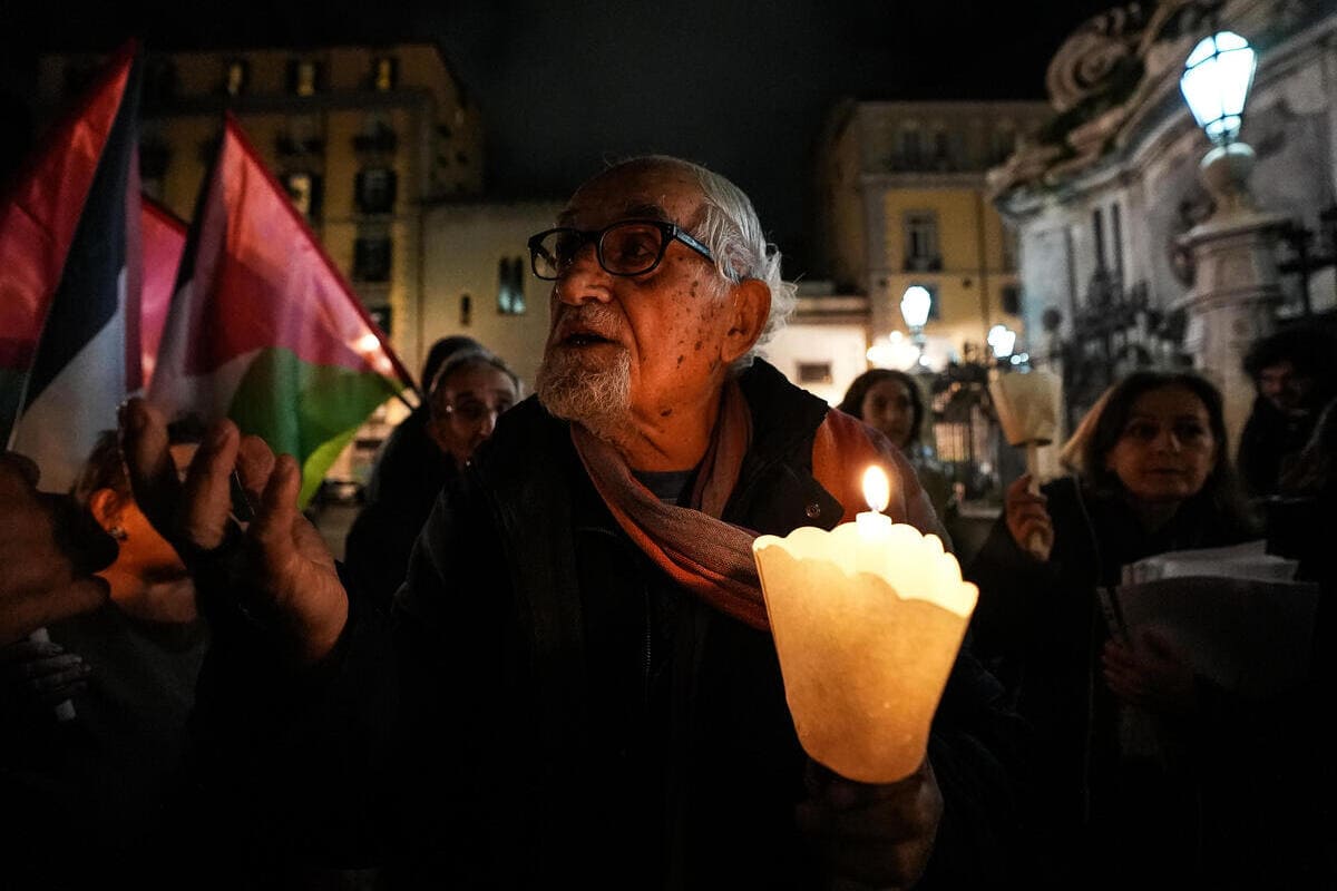 Alex Zanotelli al presidio di solidarietà per il popolo palestinese in Piazza Del Gesù. Napoli 20 Novembre 2023