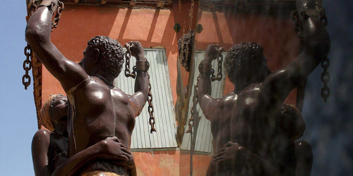 Un monumento celebrativo dell’abolizione della schiavitù in Senegal