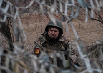 Addestramento di un soldato in Ucraina