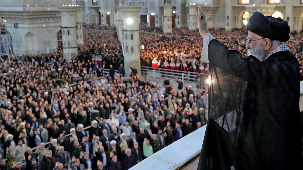 Ali Khamenei alle commemorazioni per il 35mo anniversario della morte dell'ex Guida Suprema, Ruhollah Khomeini