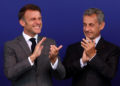 Il presidente francese Emmanuel Macron con il suo predecessore Nicolas Sarkozy